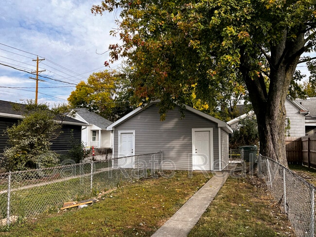 Building Photo - 506 Thurman Ave