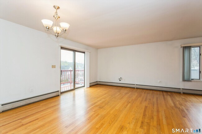 Building Photo - 81 Pemberwick Rd