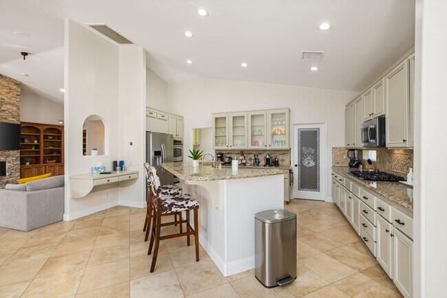 Building Photo - 45168 Coeur Dalene Dr