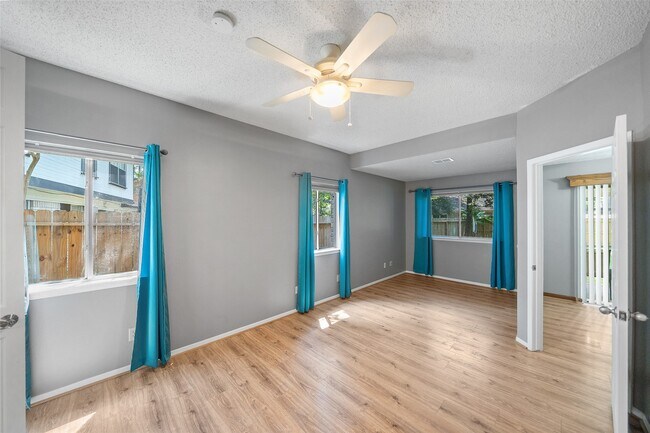 Building Photo - 7 Rockridge Ct