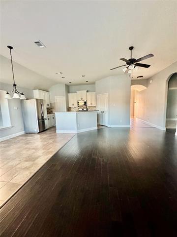 Building Photo - 667 Sharpley Dr