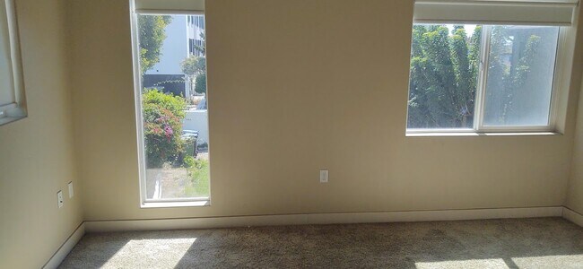 2nd floor, front bedroom, looking south - 1177 Nelrose Ave