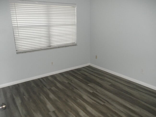 Building Photo - 4648 Summit Blvd