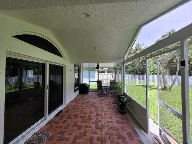 Building Photo - 10674 Oak Bend Way