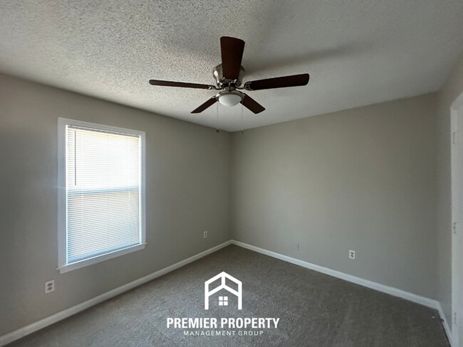 Building Photo - 6235 Shade Tree Dr