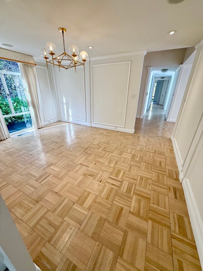 Building Photo - 936 Chantilly Rd