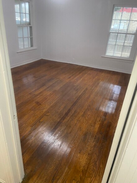 Primary Photo - 102 W Leland Ave