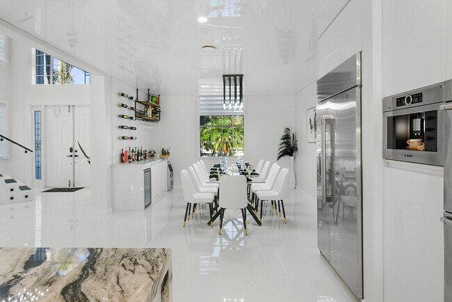 Building Photo - 14950 Roan Ct