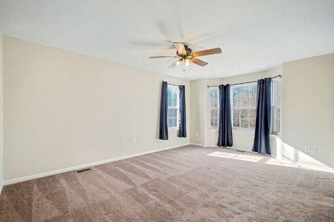Building Photo - Move-in Special: $100 off of the first month's rent Spacious End-Unit 4 Bedroom Townhome for Rent...
