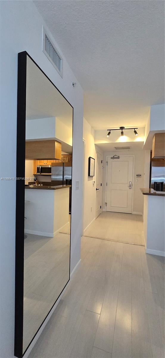 Building Photo - 347 N New River Dr E