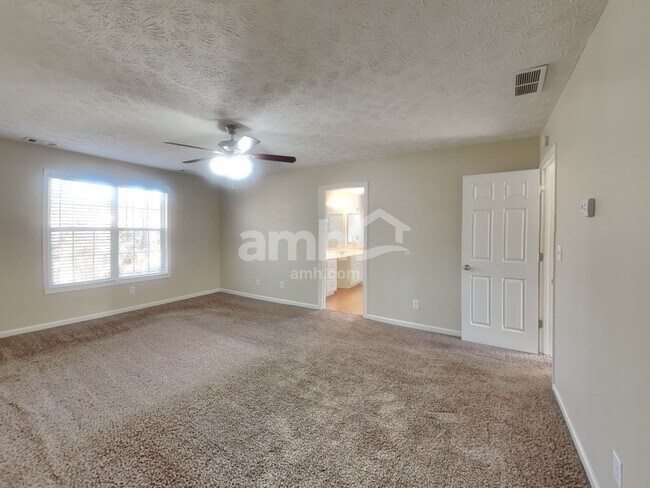 Building Photo - 700 Rosehill Ln