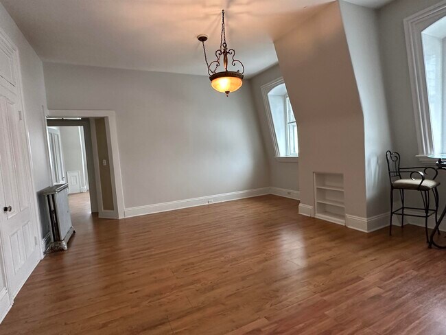 Building Photo - 241 Middle Street