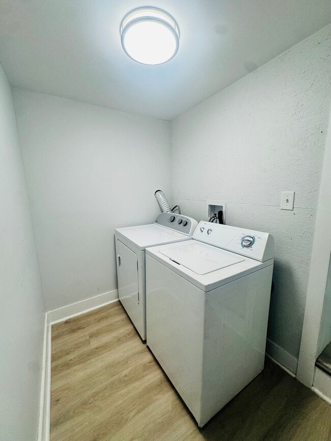 Building Photo - Beautiful 3b/1.5bth House ! Section 8 Only