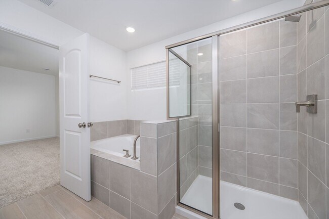 Building Photo - Spacious Old Hickory Townhome with Loft & Walk-In Closets