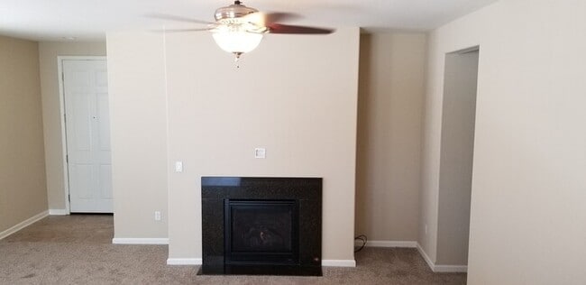 Building Photo - Large beautifully maintained newer home located in Demonte Ranch.