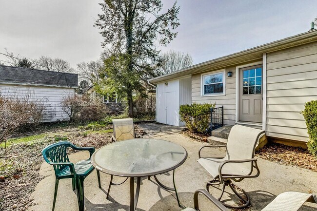Building Photo - Fantastic in Frederick! Spacious 4 level Split -- 4 beds + 1 Full and 2 half baths