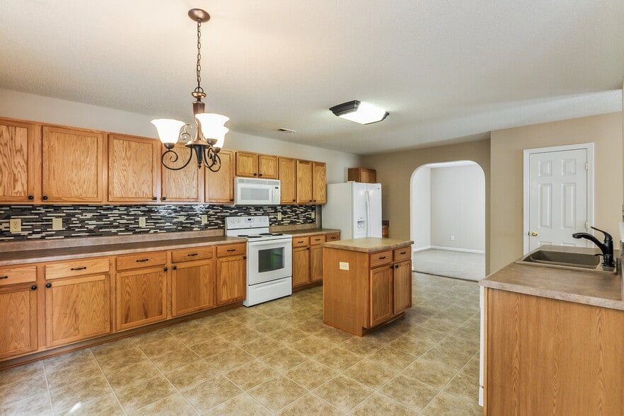 Building Photo - 205 Brookhaven Dr