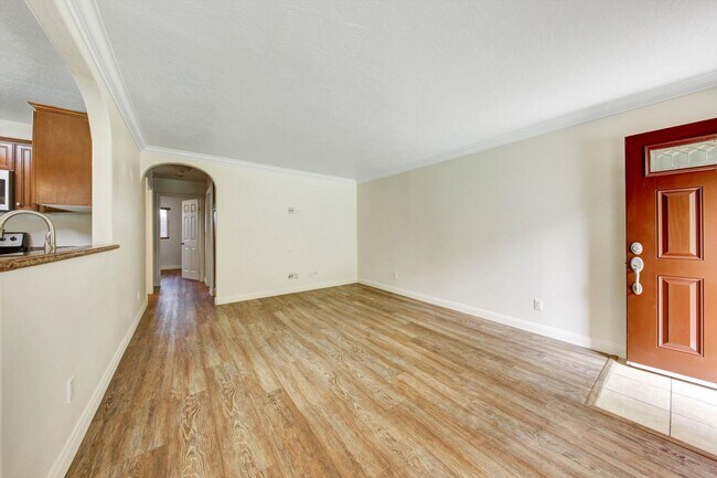 Building Photo - 792 Avocado Ave