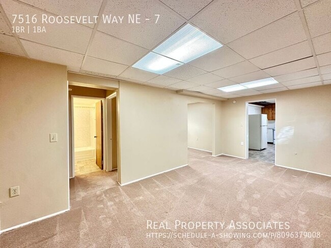 Building Photo - 7516 Roosevelt Way NE