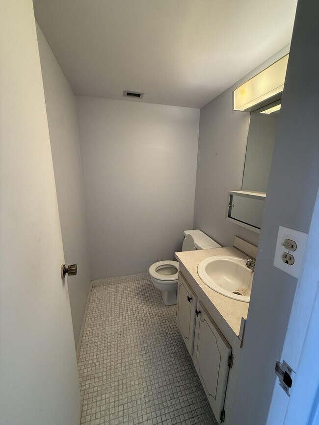 Building Photo - 13155 Ixora Ct