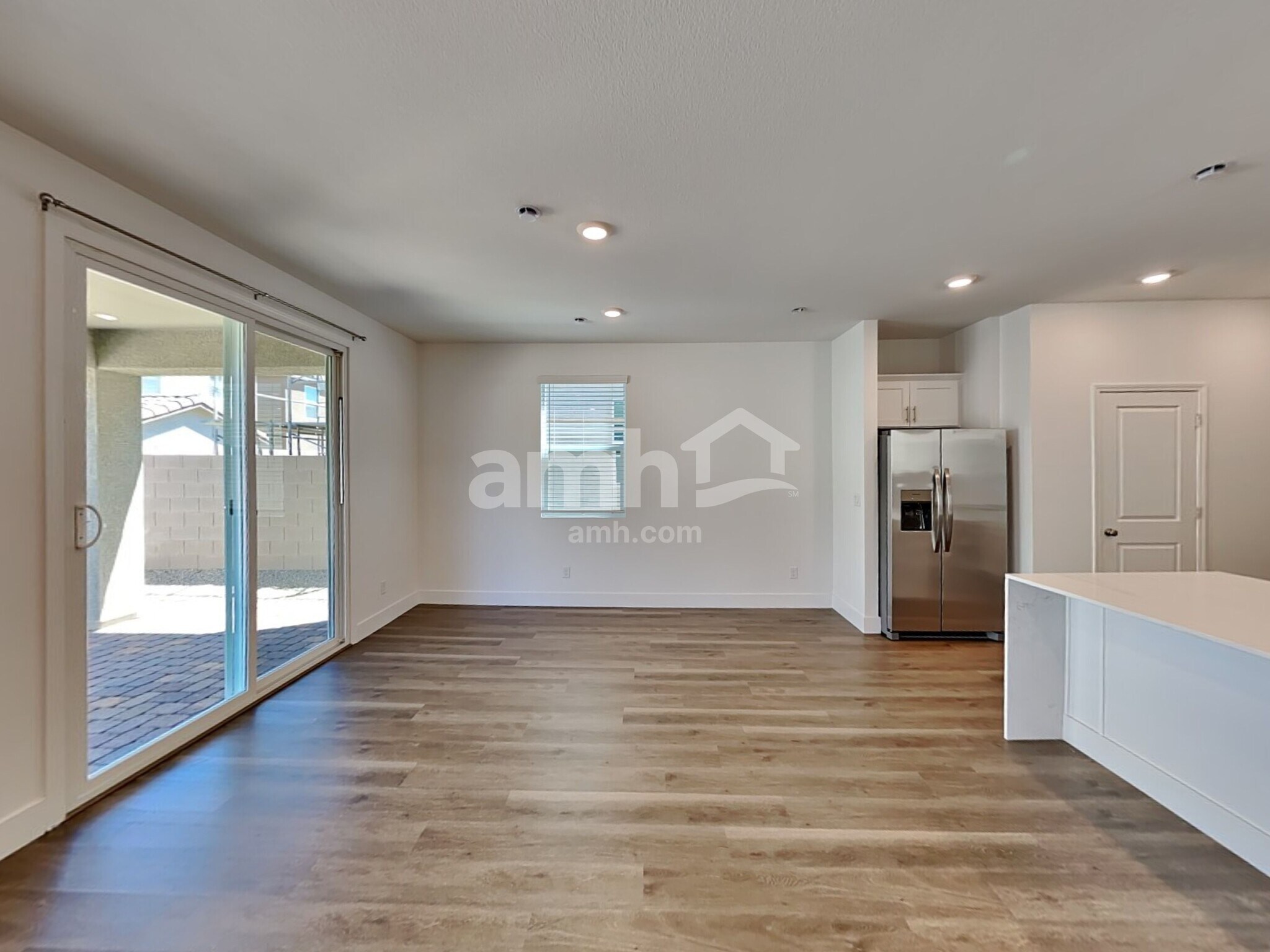Building Photo - 5856 Vaes Dothrak St