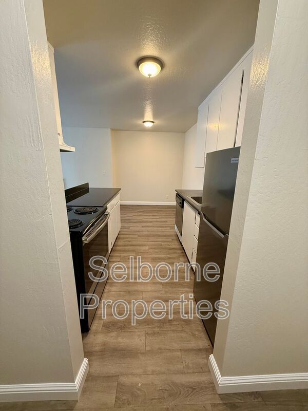Building Photo - 121 41st St