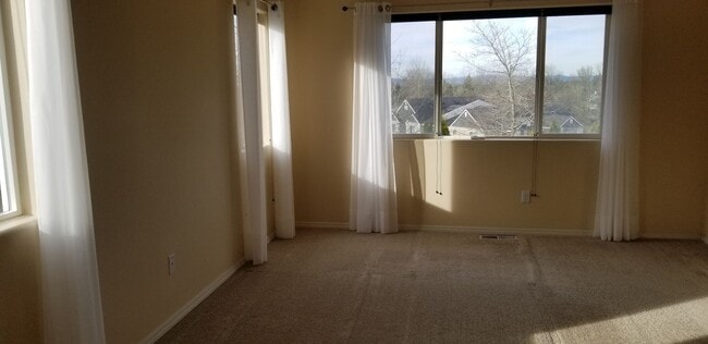 Building Photo - BETHANY CREST 3 BDRM, 2BTH
