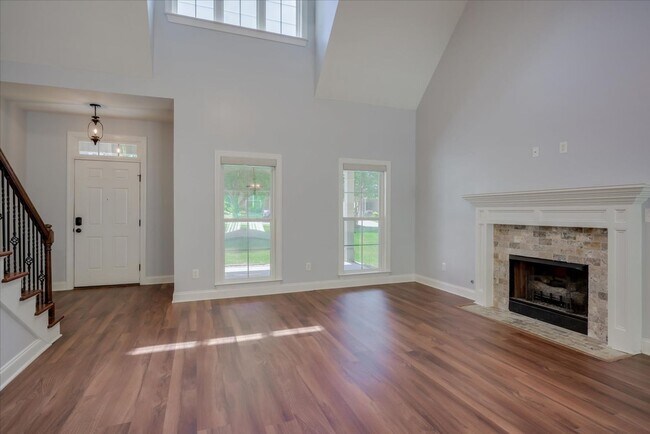 Building Photo - 4122 Chastain Dr