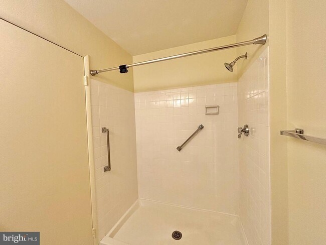 Building Photo - 15316 Pine Orchard Dr