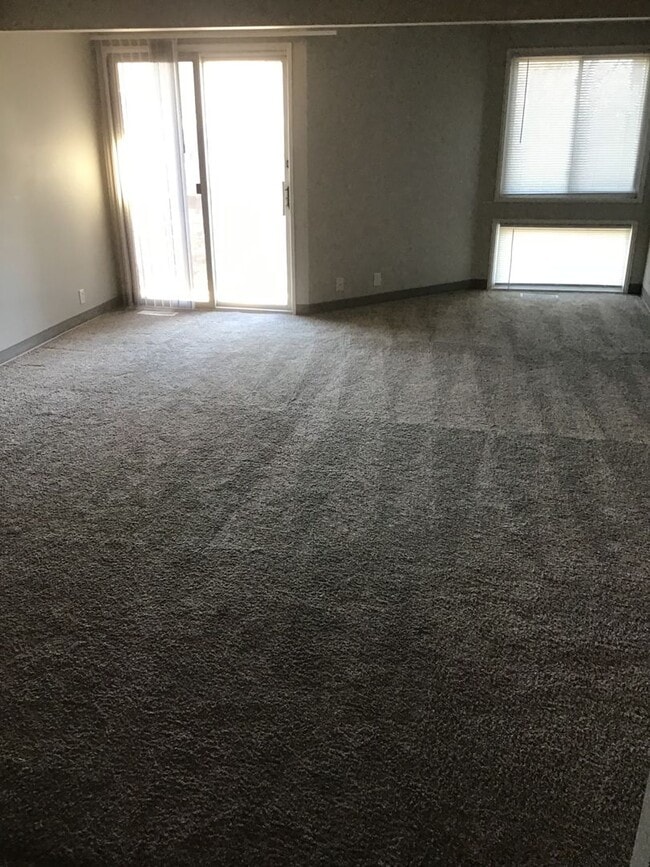 Building Photo - NO RENT TILL DECEMBER!! Ask for details.