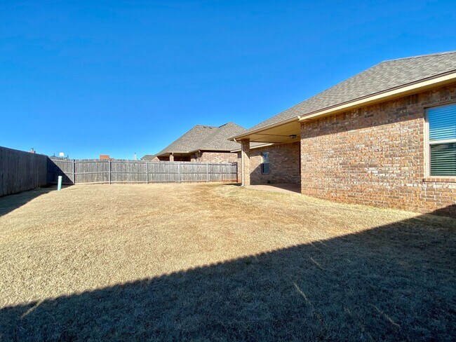 Building Photo - Beautiful 4 Bed, 2 Bath in Deer Creek Schools!