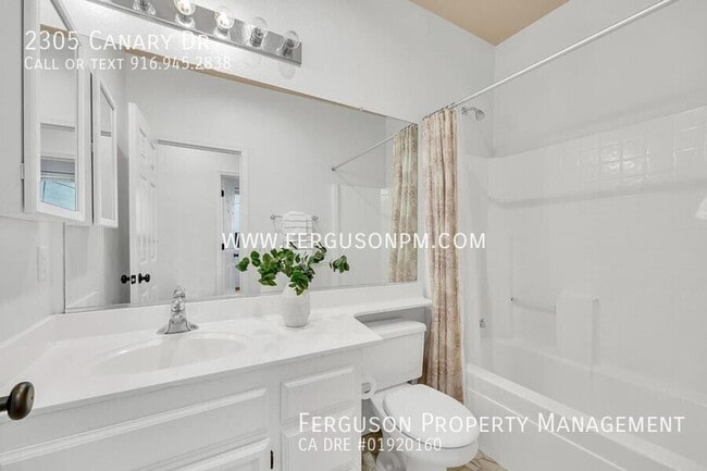 Building Photo - 2305 Canary Dr