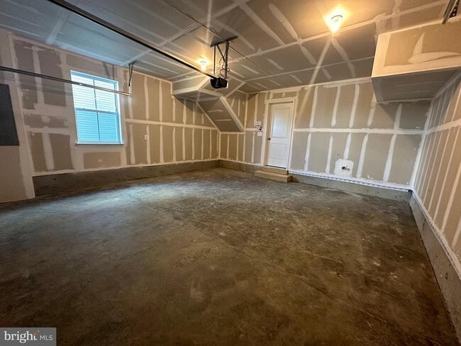 Building Photo - 129 Swan Fld Ave