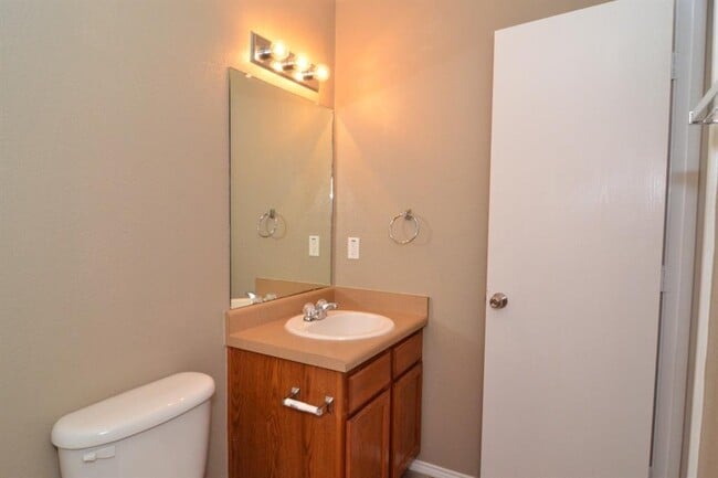 Building Photo - 806 Municipal Dr