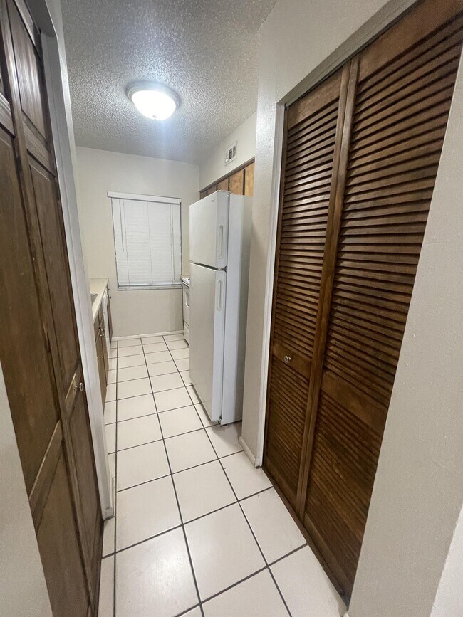 Building Photo - 5506 Pokeweed Ct