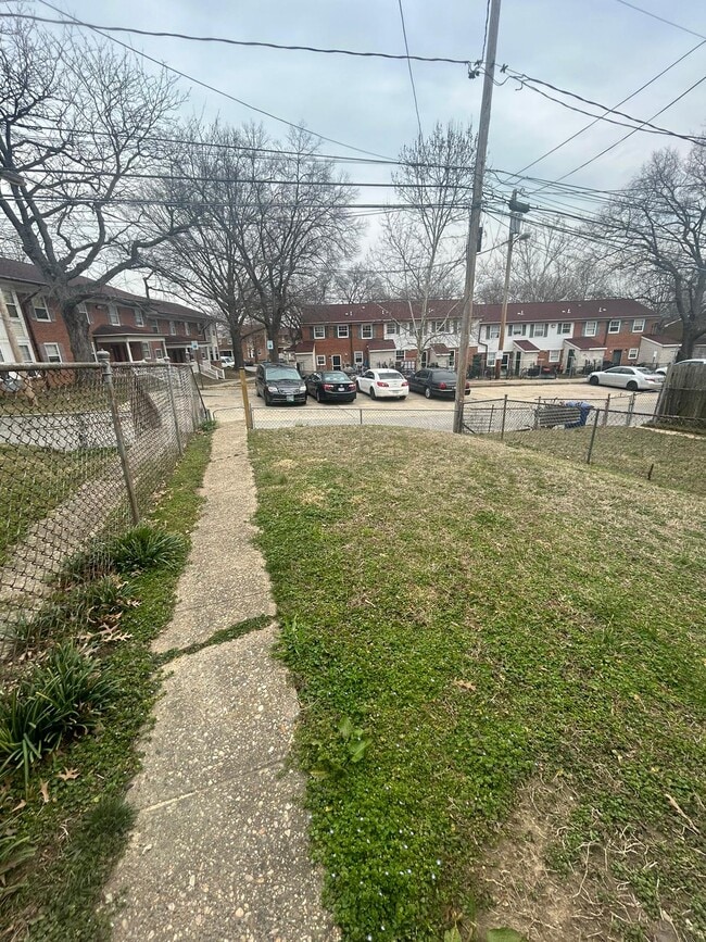 Building Photo - 2735 Bookert Dr