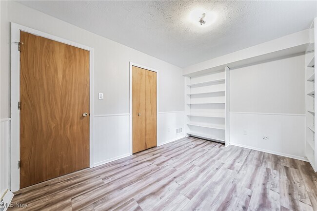 Building Photo - 1682 Mendelssohn Dr