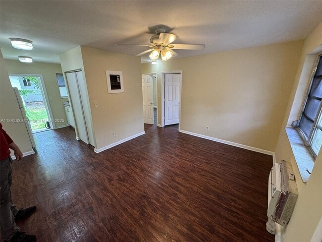 Building Photo - 844 NW 18th Ave