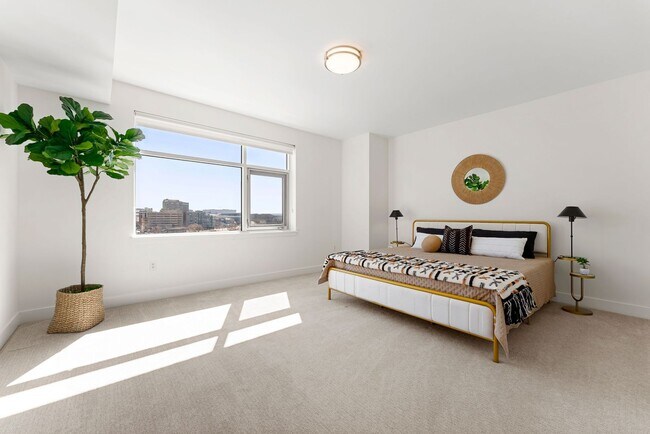 Building Photo - Gorgeous 2 bed, 3 bath Condo w/ 2 Car Gara...