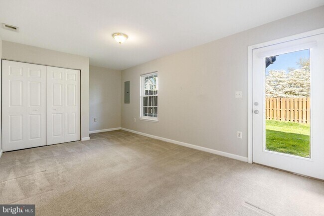 Building Photo - 104 Frazer Dr
