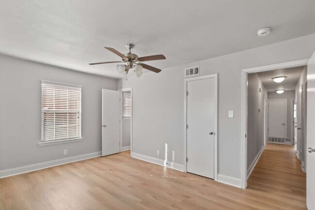 Building Photo - 5312 Odessa Ave