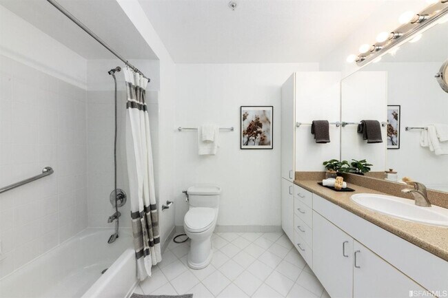 Building Photo - 1BD/1BA Condo at Oceanview Village - Close...