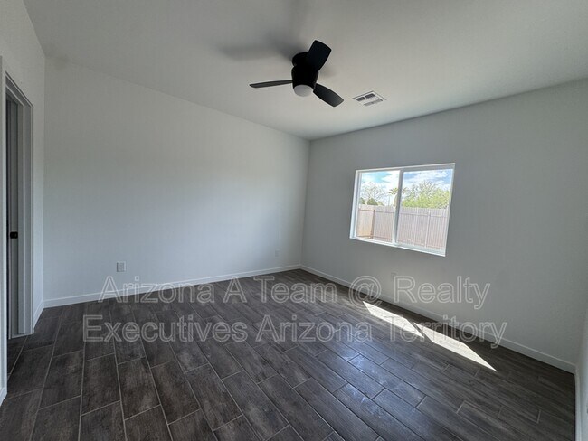 Building Photo - 2122 N Ralph Ave