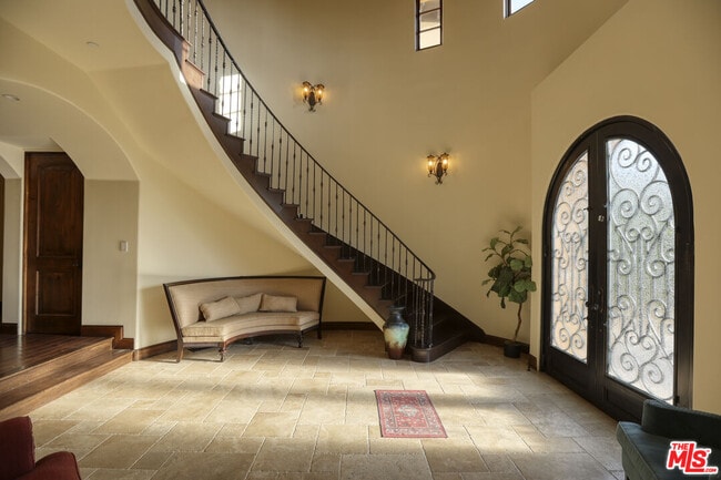 Building Photo - 4718 White Oak Ave