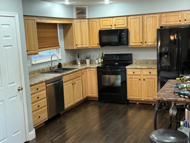 Building Photo - 814 Eastland Dr