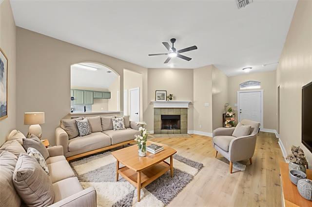 Building Photo - 1109 Caroline Dr