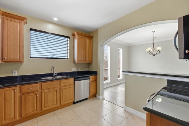 Building Photo - 408 Eichwurzel Ln