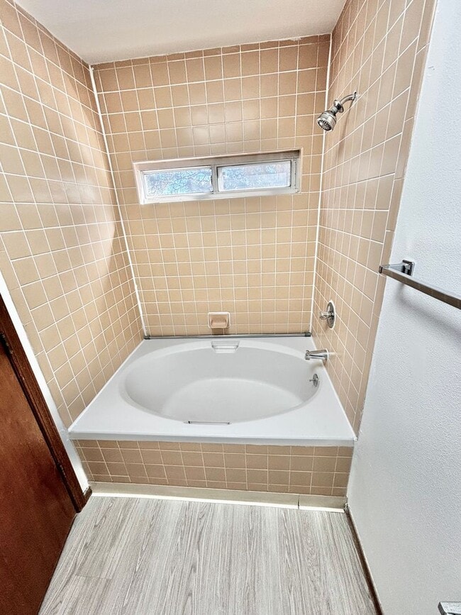 Building Photo - Stylish & Updated 1-Bedroom Loft Retreat i...