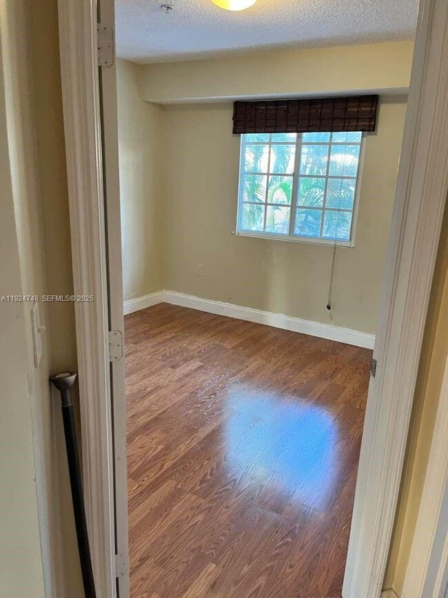 Building Photo - 2891 NE 185th St