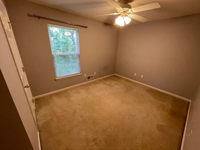 Building Photo - 321 Arlington Meadows Dr